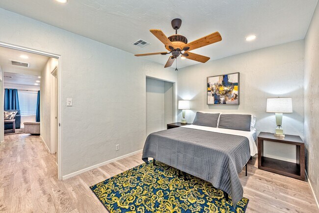 Building Photo - Charming 2 bedroom