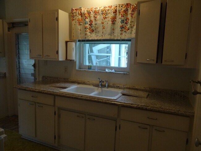 Building Photo - Port Charlotte Annual Rental. 2 bed, 2 bath, 1 carport