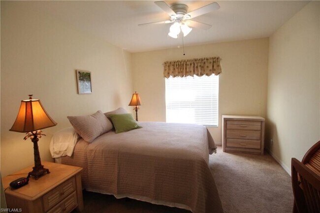 Building Photo - 273 Robin Hood Cir