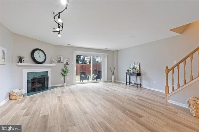 Building Photo - 105 Pin Oak Ct