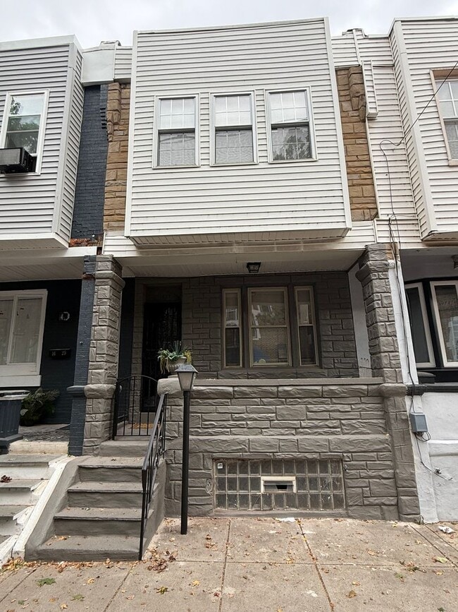 Building Photo - 26th & Tasker-RED HOT Grays Ferry-South Ph...