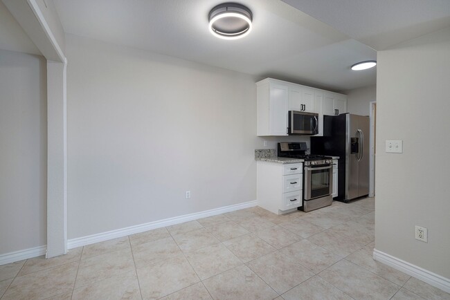 Building Photo - 1 BEDROOM CONDO FLAMINGO/BUFFALO - BRAND N...