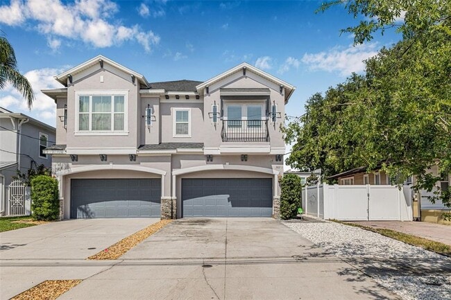 Building Photo - 307 S Gomez Ave