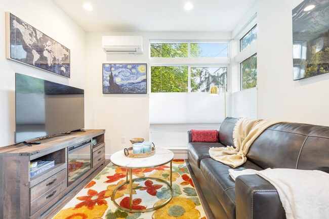 Building Photo - 9413A Roosevelt Way NE