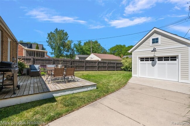 Building Photo - 4420 Elmwood Ave