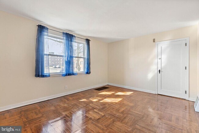 Building Photo - 3109 W 2nd St