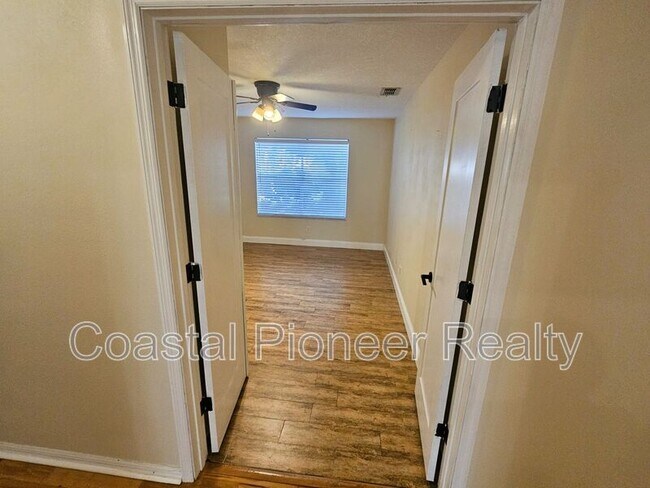 Building Photo - 14504 Brambie Ct