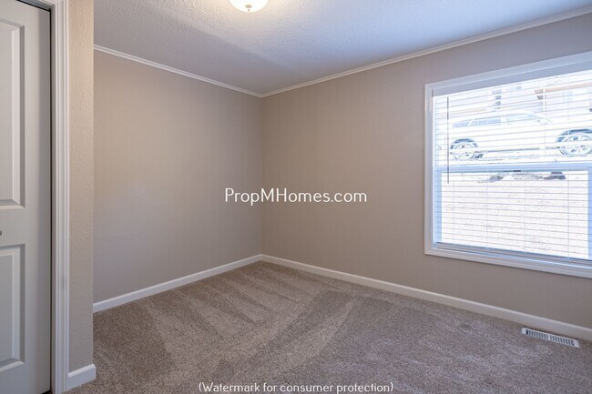 Building Photo - Updated Three Bedroom Home in Milwaukie - Large Fenced Yard! DEPOSIT SPECIAL
