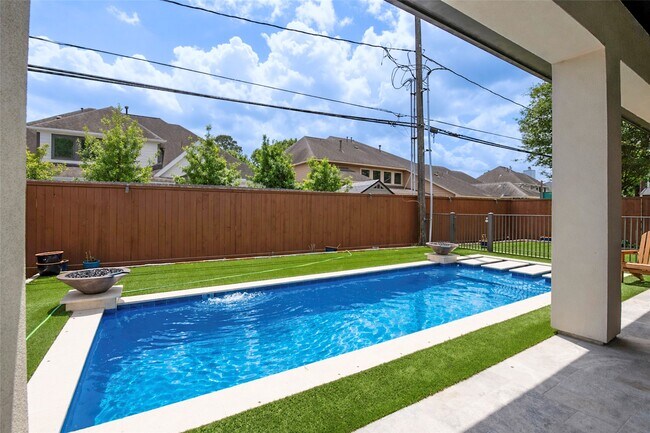 Building Photo - 1507 Martin St
