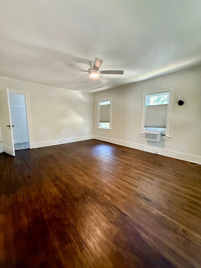 Building Photo - Three Bedroom Home in Kalamazoo