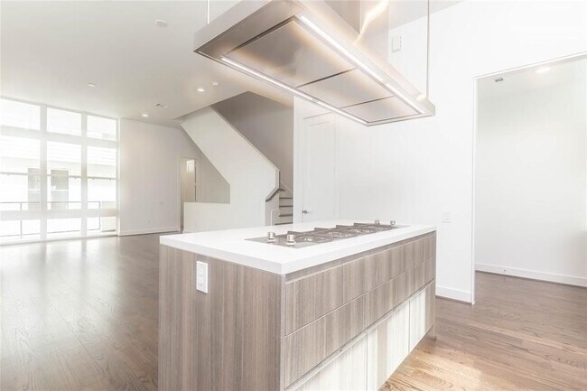 Building Photo - 5868 E Post Oak Ln