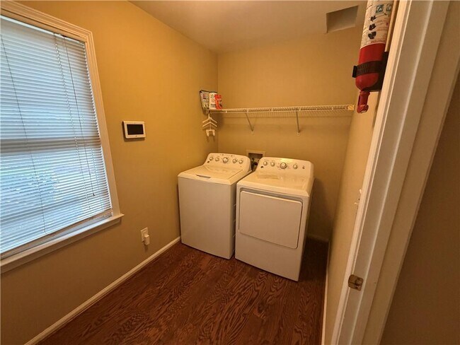 Building Photo - 10935 Pennbrooke Crossing
