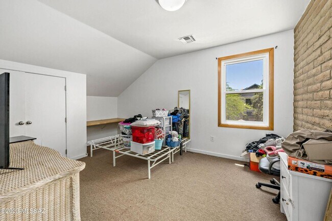 Building Photo - 527 N Jacobus Ave