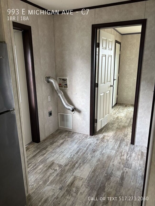 Building Photo - 993 E Michigan Ave