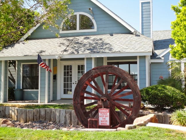 Building Photo - 3248 Mozart Dr