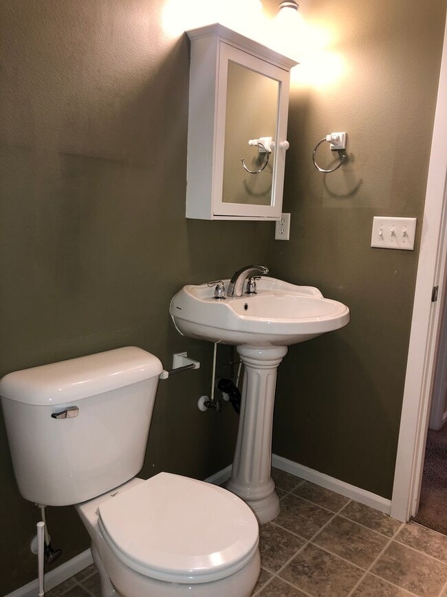 Building Photo - 3 Bed, 2 Bath Dallas Home!