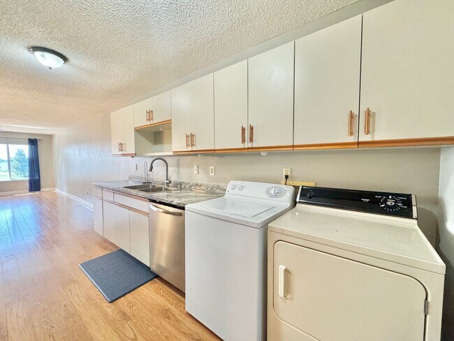 Building Photo - Winter Ridge Condo - Lake Views of Lake Co...