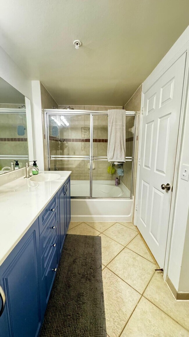 Building Photo - 6475 Emerald Dunes Dr