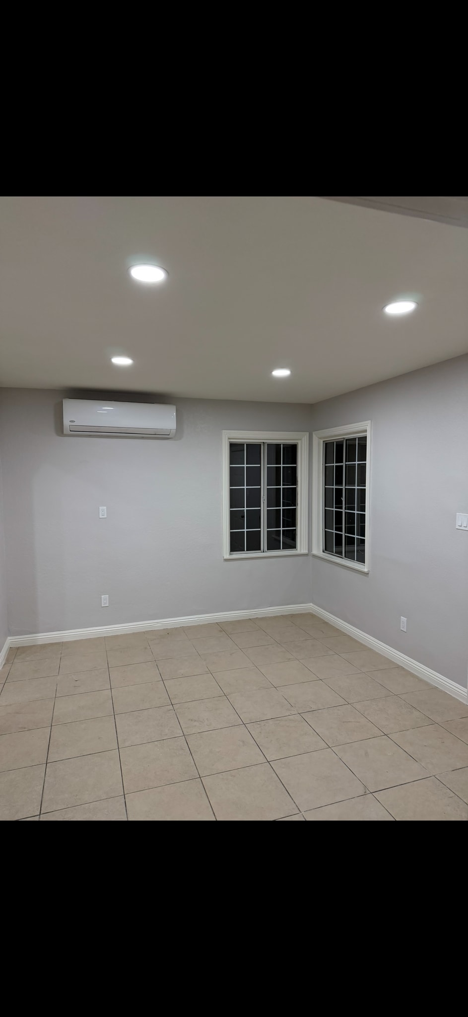 Building Photo - 1361 S Palomares St