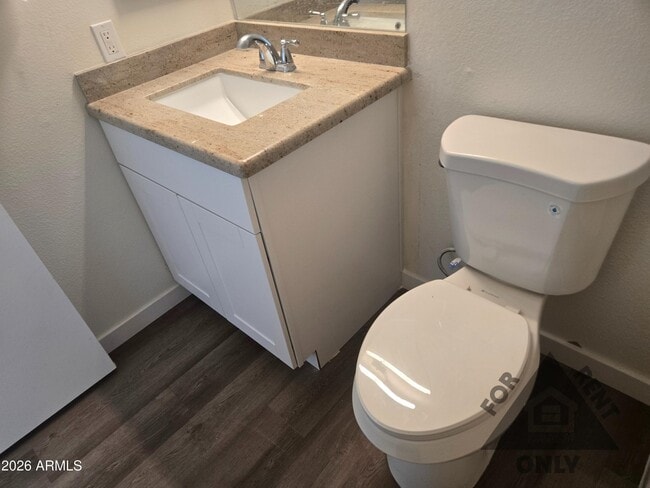 Building Photo - 4025 E Coolbrook Ave