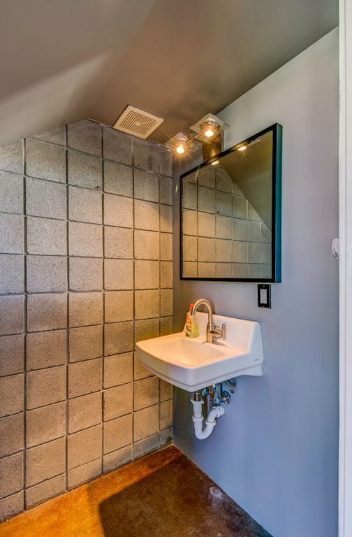 Building Photo - 360 W 300 S