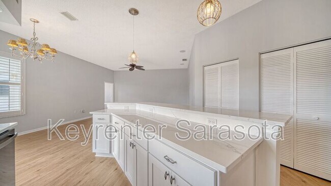 Building Photo - 4239 Balmoral Way