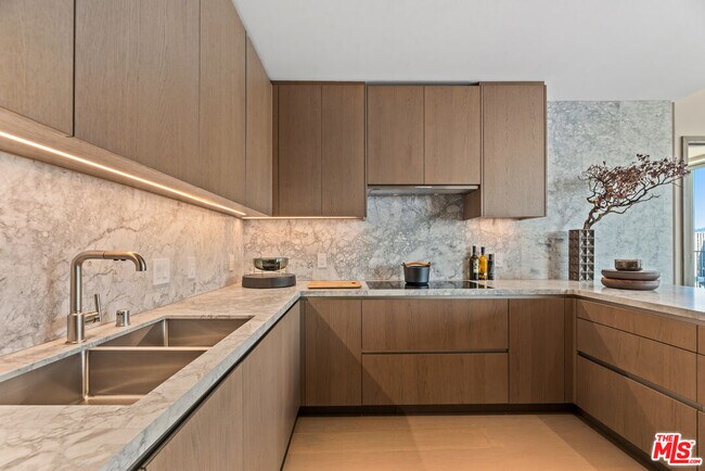 Building Photo - 2025 Ave of the Stars