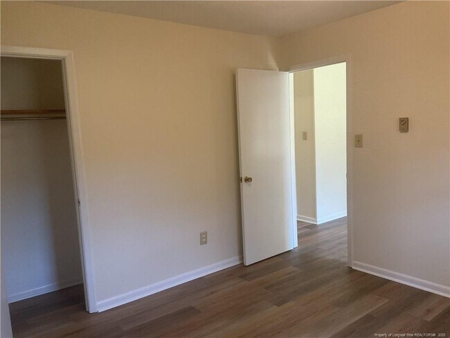 Building Photo - 814 Varsity Dr