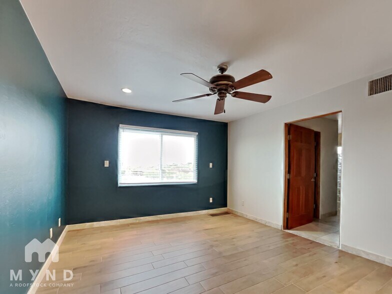 Building Photo - 5727 N PSO Ventoso