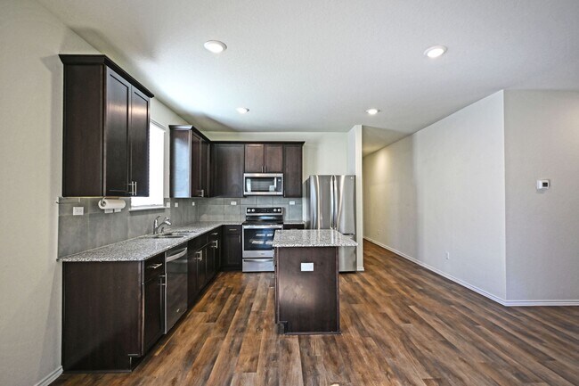 Building Photo - 963 Steeplebush