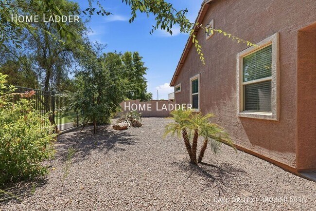 Building Photo - 3234 E Dogwood Pl