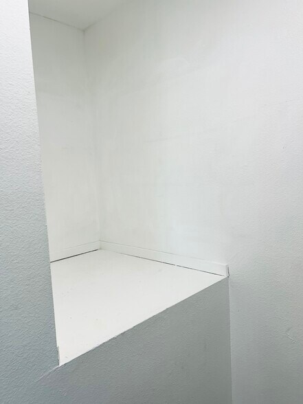 Master closet - 1721 Normandy Pl