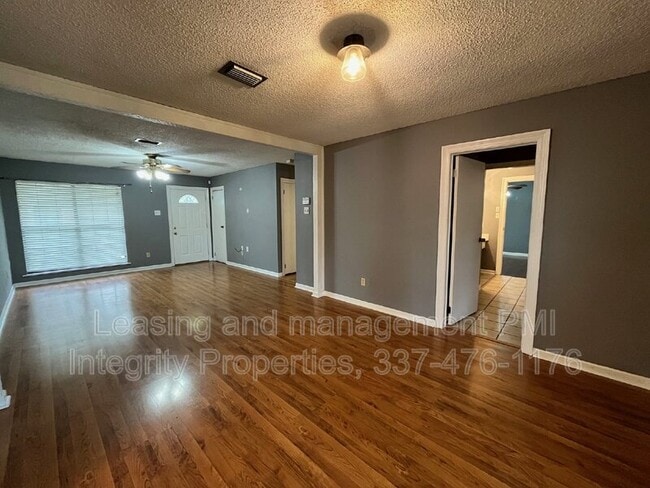 Building Photo - 107 Village Ln