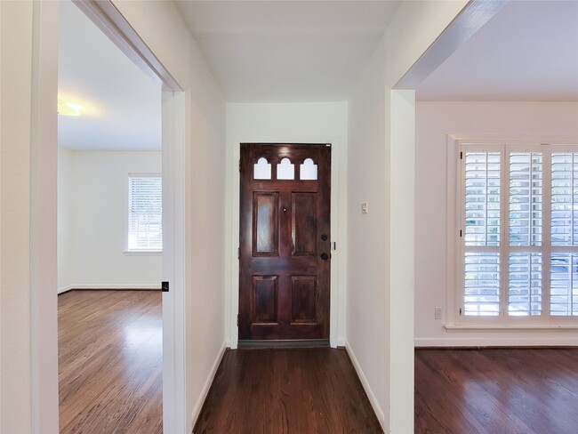 Building Photo - 9506 Vogue Ln