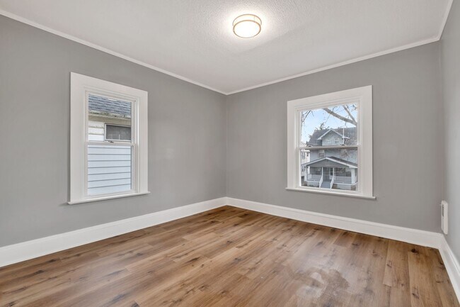 Building Photo - Fully renovated house located on Cleveland...