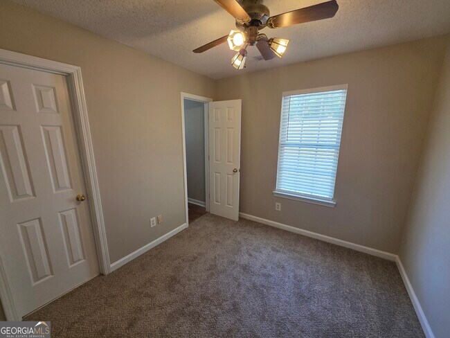 Building Photo - 602 N Fairfield Dr
