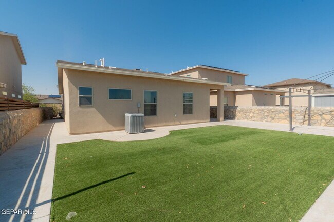 Building Photo - 14362 Loma Esmeralda