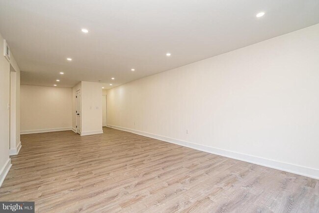 Building Photo - 1300 Army Navy Dr