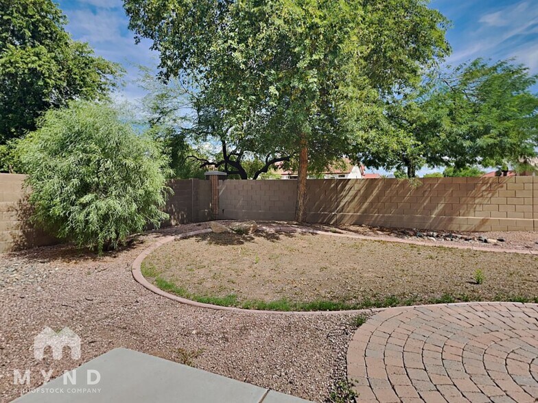 Building Photo - 12853 N 87th Dr