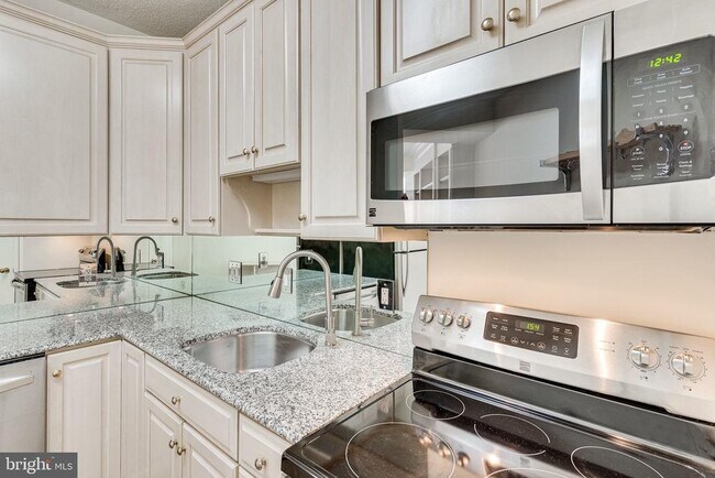 Building Photo - 955 26th St NW