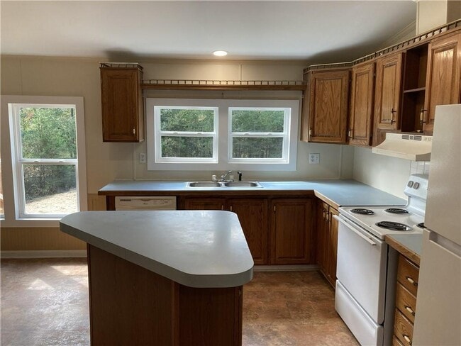 Building Photo - 99 Strawberry Ln