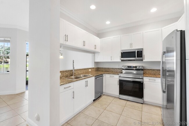Building Photo - 3505 Lakeside Dr
