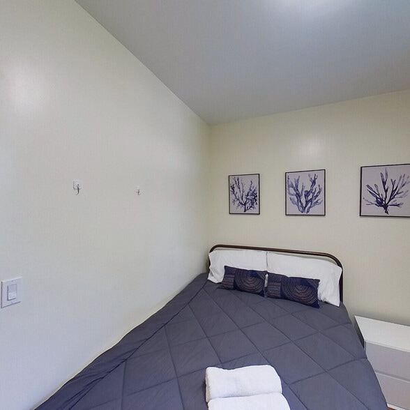 Building Photo - 1156 42nd St