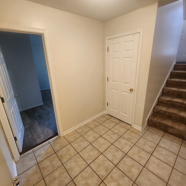 Building Photo - 830 Summit Creek Dr