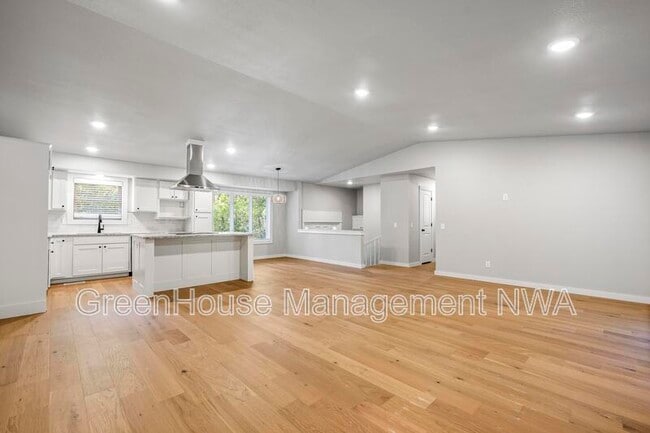 Building Photo - 6 Erith Ln