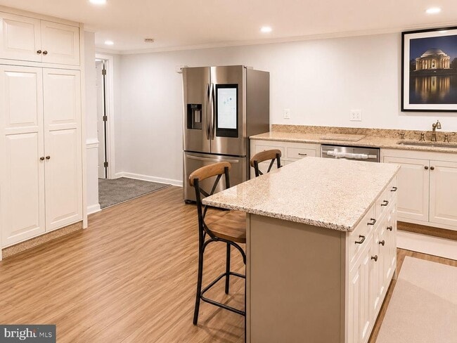 Building Photo - 216 Stern Cove