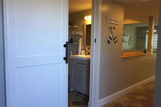 Building Photo - 534 Pinellas Bayway S