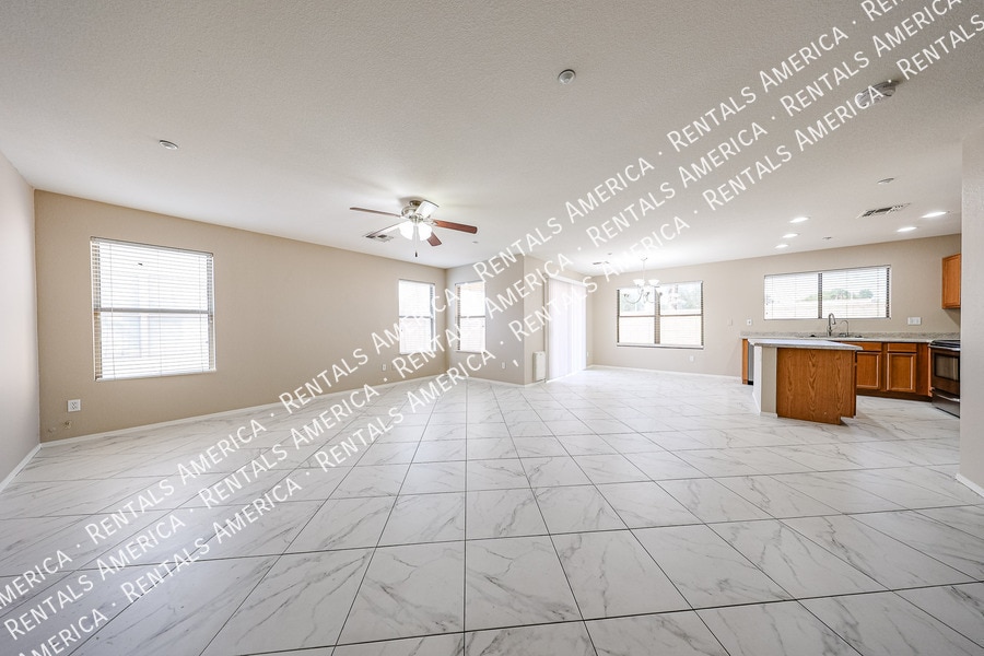 Building Photo - 1404 S Crossbow Ct