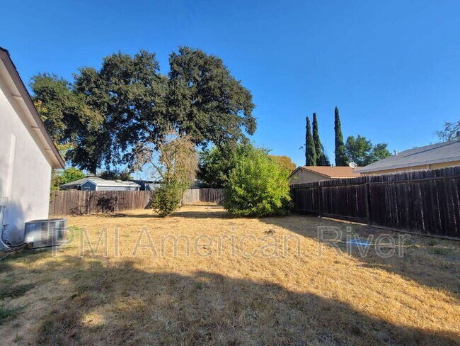 Building Photo - 7933 Valley Green Dr
