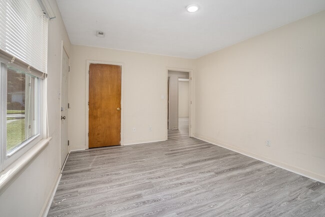 Building Photo - 1328 Maple St